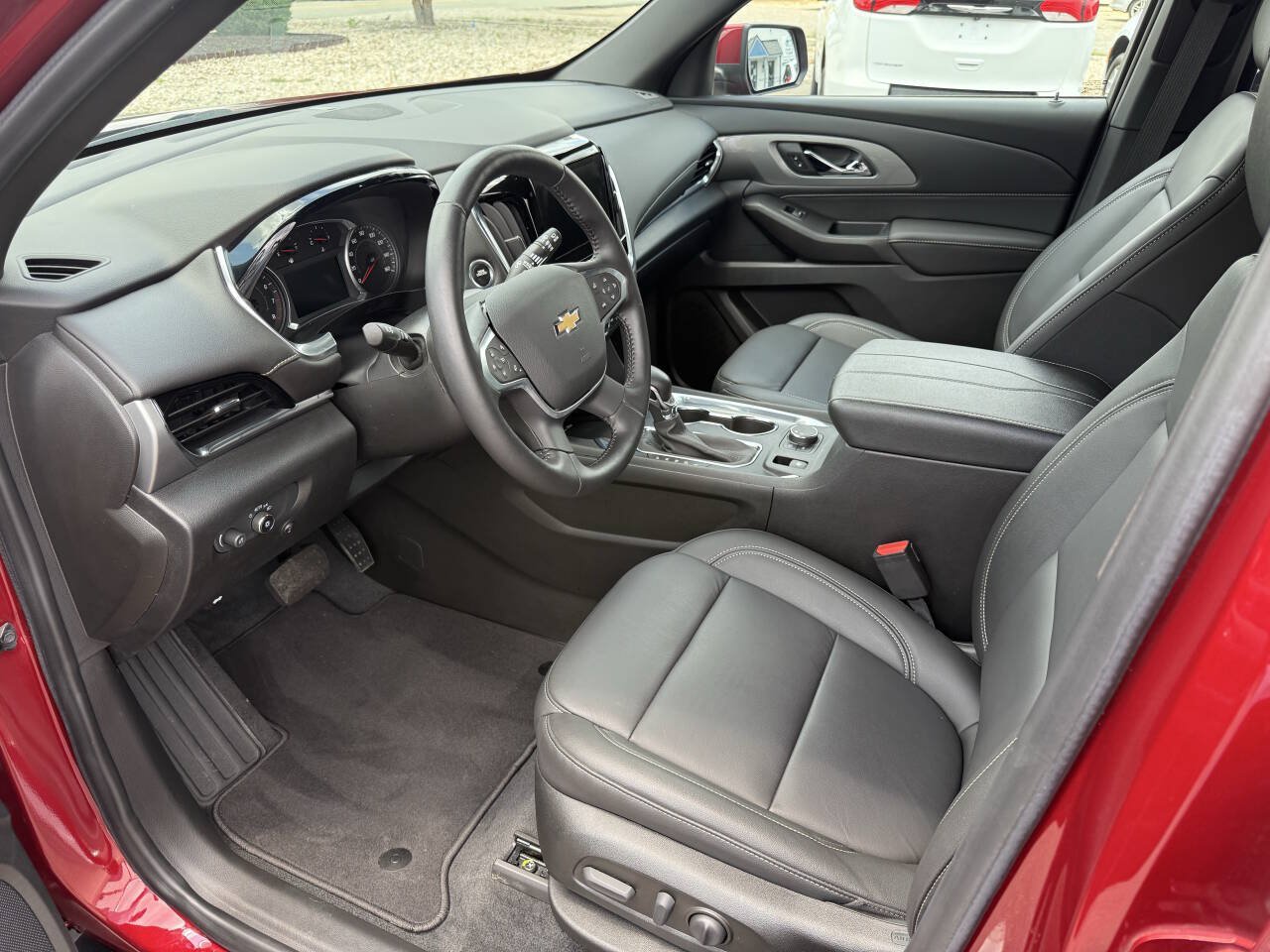 Used 2022 Chevrolet Traverse LT FWD image 15