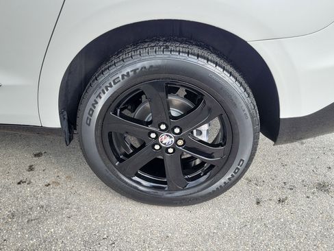 Used 2023 Buick Enclave Essence w/ Sport Touring Edition image 9