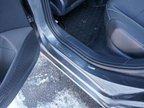 Certified 2023 Volkswagen Jetta SE w/ Panoramic Sunroof Package image 41