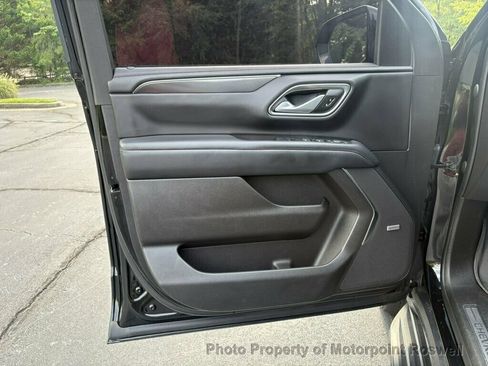 Used 2022 Chevrolet Suburban RST w/ Luxury Package RWD image 10