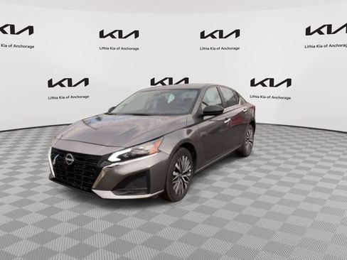 Used 2025 Nissan Altima 2.5 SV AWD/4WD image 4