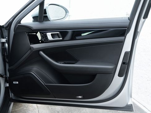 Used 2018 Porsche Panamera 4S image 41