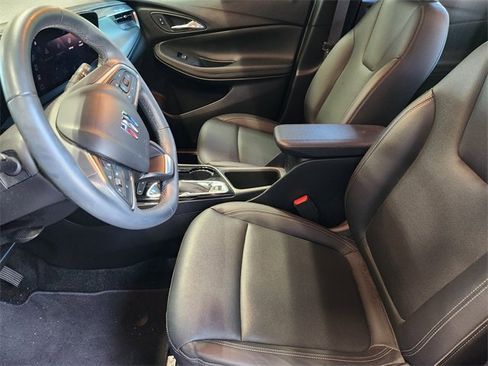 Used 2024 Buick Encore GX Sport Touring FWD image 10