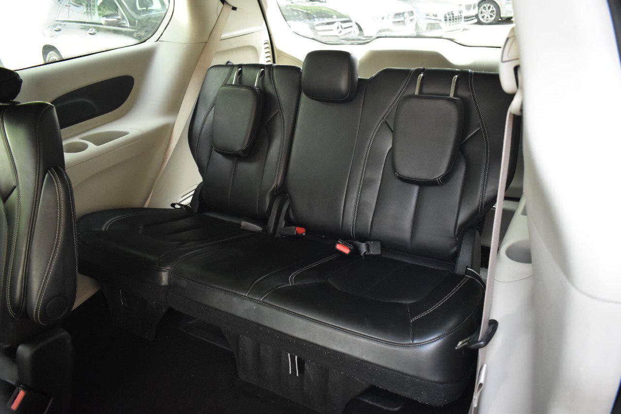 Used 2024 Chrysler Pacifica Touring-L FWD image 39