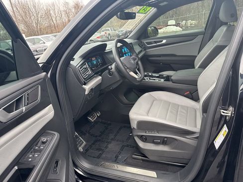 Used 2024 Volkswagen Atlas Cross Sport SEL R-Line image 11