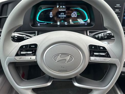 New 2025 Hyundai Elantra Blue image 24