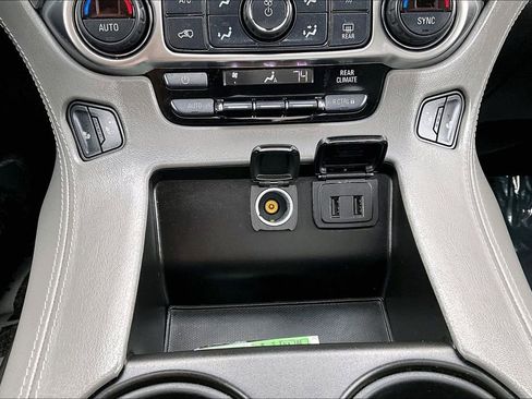 Used 2019 Chevrolet Suburban LT image 28