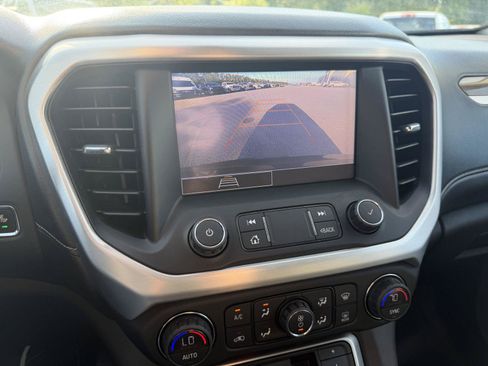 Used 2021 GMC Acadia SLE w/ Driver Convenience Package FWD image 12