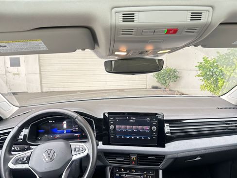 Used 2025 Volkswagen Jetta SE image 33