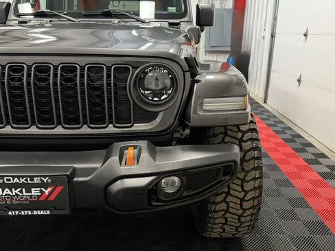 Used 2024 Jeep Wrangler Unlimited w/ LED Headlamp & Fog Lamp Group AWD/4WD image 12