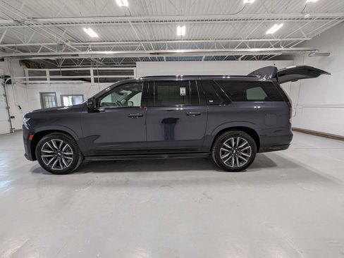 Certified 2023 Cadillac Escalade ESV Sport Platinum w/ Heavy-Duty Trailer Package image 12