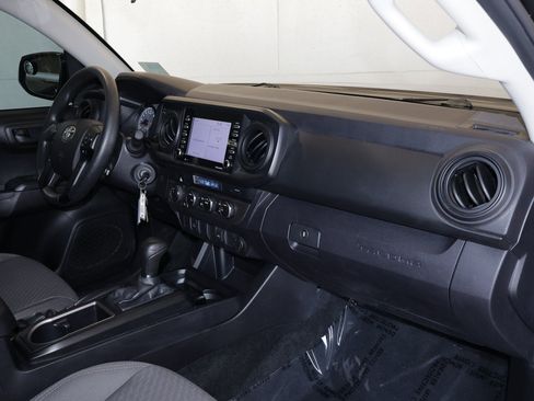Used 2021 Toyota Tacoma SR AWD/4WD image 39