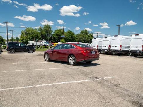 Used 2017 Chevrolet Malibu LT FWD image 4
