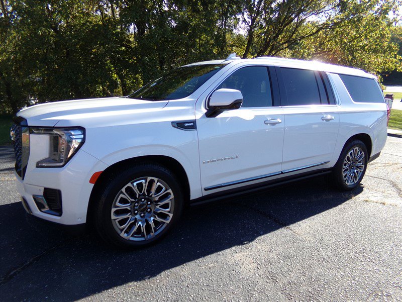 Used 2024 GMC Yukon XL Denali Ultimate AWD/4WD image 1