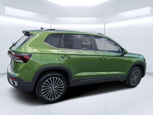 Certified 2026 Volkswagen Taos SE FWD image 3
