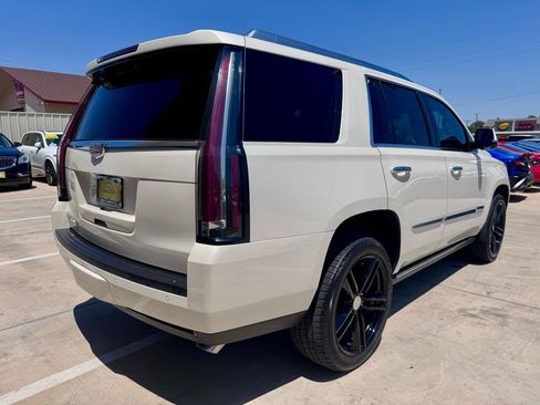 Used 2015 Cadillac Escalade Premium RWD image 4