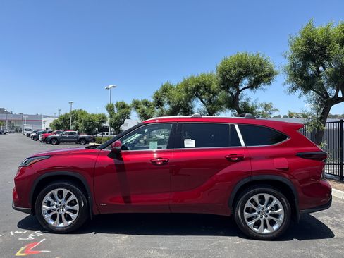 New 2026 Toyota Highlander Limited AWD/4WD image 4