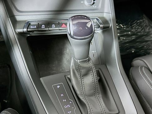 Used 2025 Audi Q3 2.0T Premium w/ Black Optic Sport Package image 7