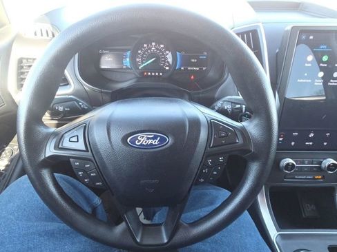 Certified 2024 Ford Edge SE w/ Black Appearance Package image 39