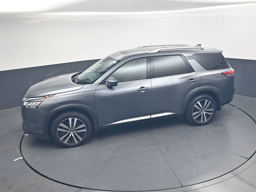 Used 2024 Nissan Pathfinder Platinum w/ Cargo Package FWD image 18