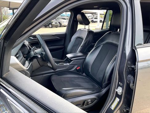 Certified 2024 Jeep Grand Cherokee Altitude image 8