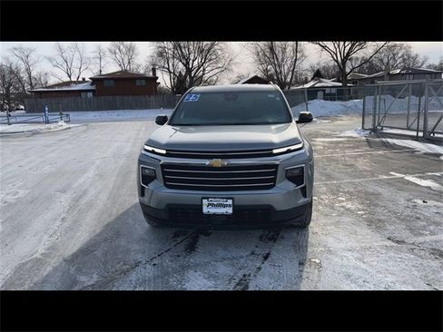 Certified 2025 Chevrolet Traverse LT image 3