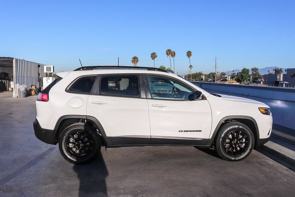 Used 2023 Jeep Cherokee Altitude Lux AWD/4WD image 13