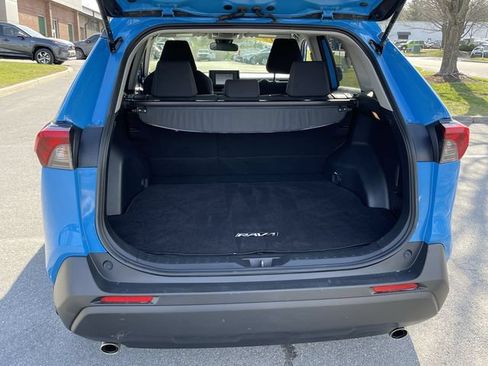 Used 2019 Toyota RAV4 LE w/ Carpet Mat Package AWD/4WD image 21