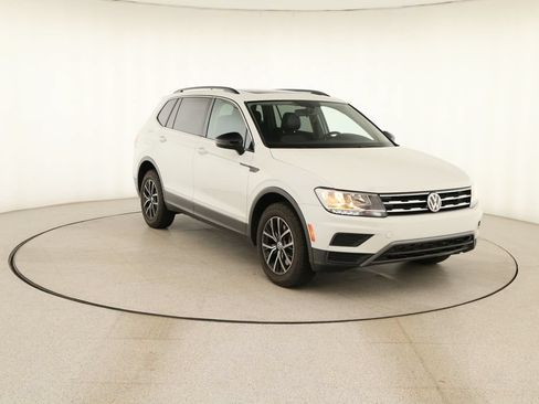 Used 2018 Volkswagen Tiguan SE w/ Panoramic Sunroof Package AWD/4WD image 10