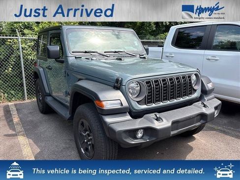 Used 2025 Jeep Wrangler Sport AWD/4WD image 2