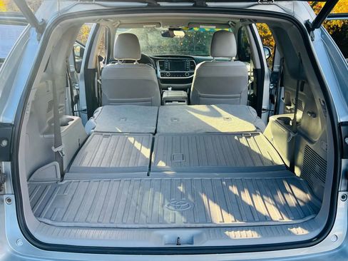 Used 2018 Toyota Highlander XLE image 26