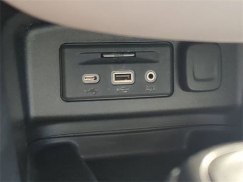 Used 2021 Chevrolet Equinox Premier image 23