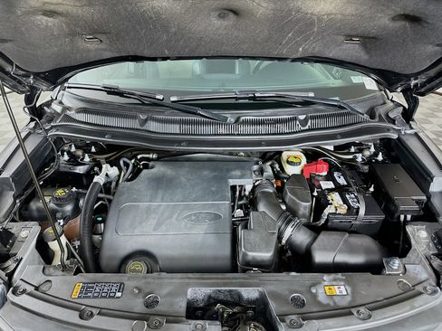 Used 2017 Ford Explorer XLT w/ Equipment Group 202A image 35