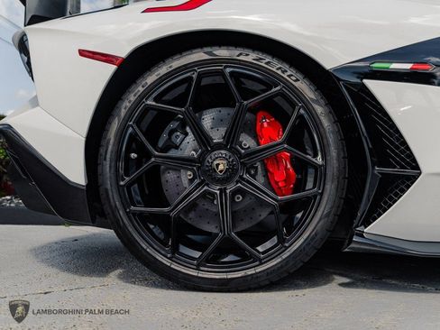Used 2021 Lamborghini Aventador SVJ AWD/4WD image 46