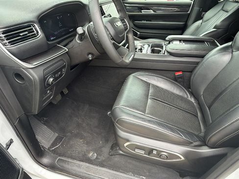 Certified 2024 Jeep Wagoneer L 4WD image 16