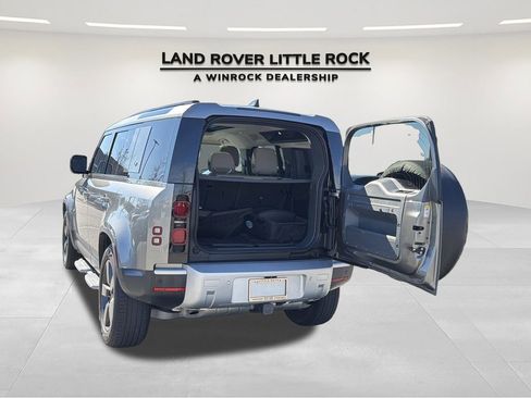 Used 2023 Land Rover Defender 110 SE image 12