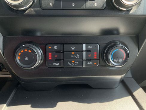 Used 2019 Ford F150 XLT w/ Equipment Group 302A Luxury AWD/4WD image 39