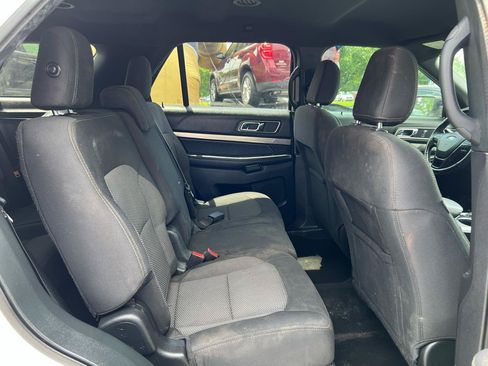 Used 2018 Ford Explorer XLT w/ Equipment Group 201A AWD/4WD image 14
