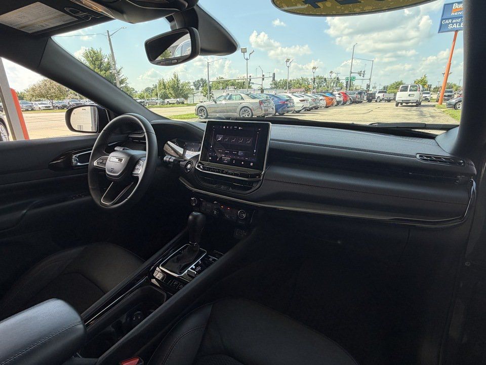 Used 2024 Jeep Compass Trailhawk AWD/4WD image 28