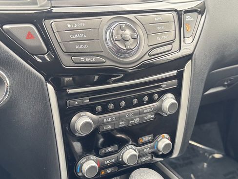Used 2020 Nissan Pathfinder S image 13