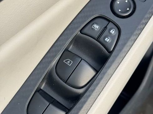 Used 2024 Nissan Altima 2.5 SV image 16