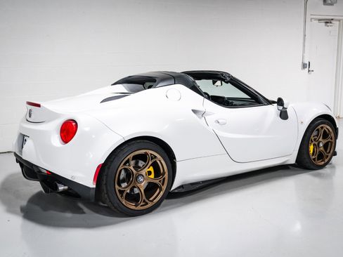 Used 2018 Alfa Romeo 4C Spider RWD image 3