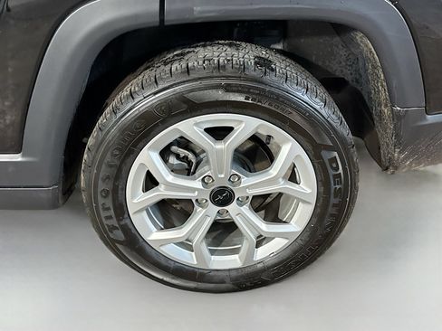 Used 2025 Jeep Compass Latitude AWD/4WD image 29