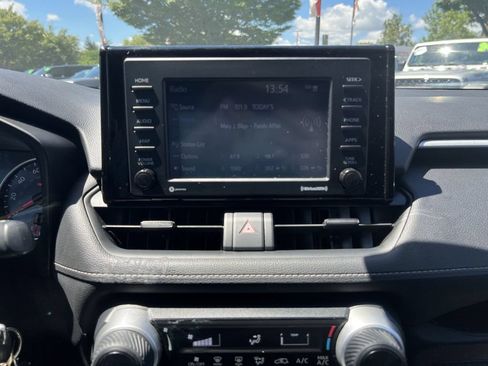 Used 2021 Toyota RAV4 LE AWD/4WD image 17