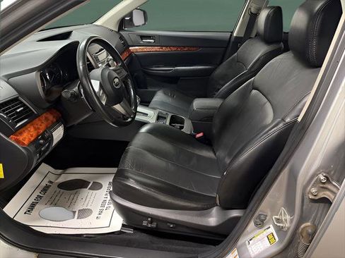 Used 2010 Subaru Outback 2.5i Limited image 12