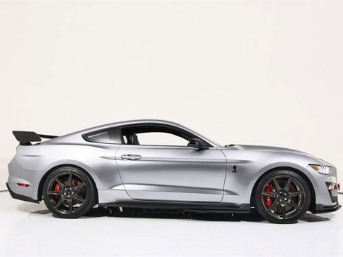 Used 2022 Ford Mustang Shelby GT500 w/ Carbon Fiber Track Pack RWD image 11