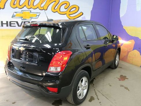 Used 2019 Chevrolet Trax LS w/ LPO, Cargo Package FWD image 8