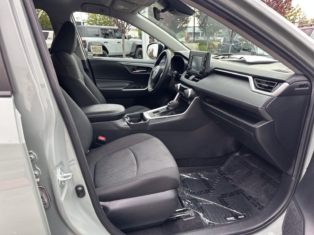 Used 2021 Toyota RAV4 XLE AWD/4WD image 17