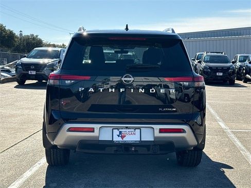 New 2025 Nissan Pathfinder Platinum image 8