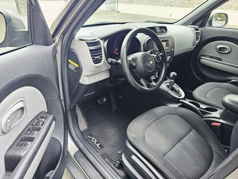 Used 2014 Kia Soul + image 9